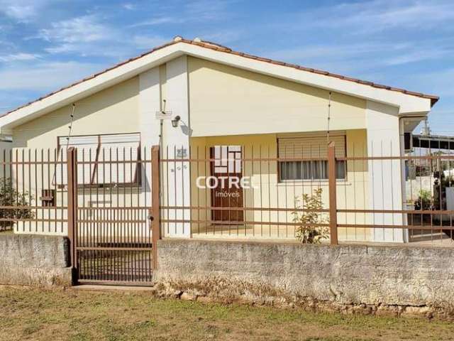 Casa 4 dormitórios e 2 vagas de garagem no Bairro Parque Pinheiro Machado na cid