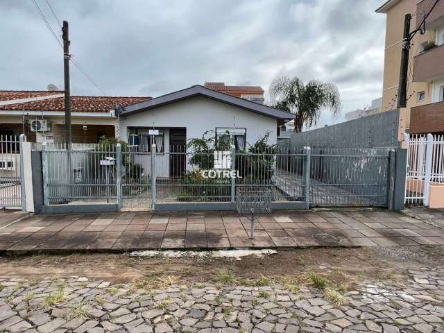 Casa 3 dormitórios  com piscina à venda no  bairro Camobi, Santa Maria-RS