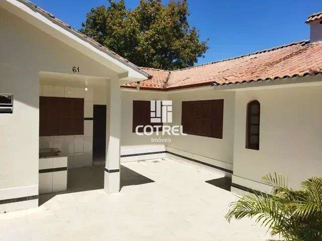 Casa para venda com 3 dormitório, sala, churrasqueira, 1 vaga de garagem situada