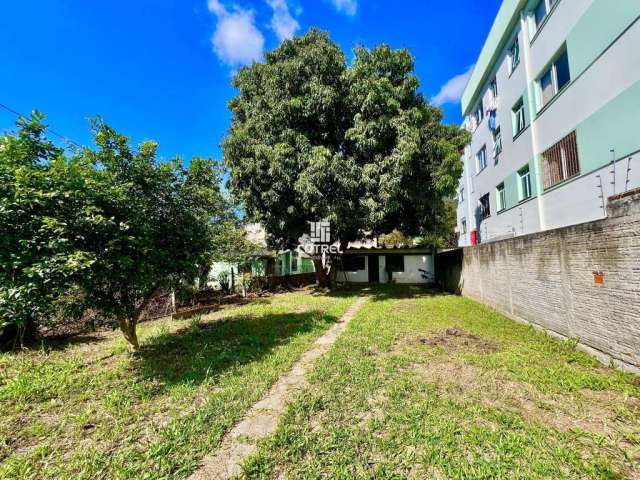 Casa para locação 2 dormitórios, 1 banheiro social situada no Bairro Camobi na c