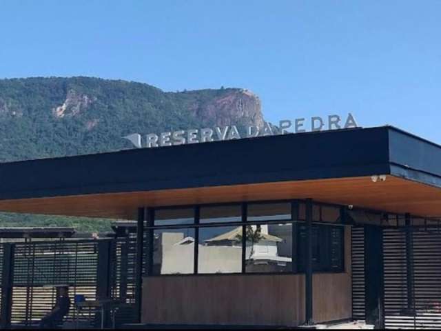 Terreno no Condomínio fechado Reserva da Pedra, Pedra Branca.