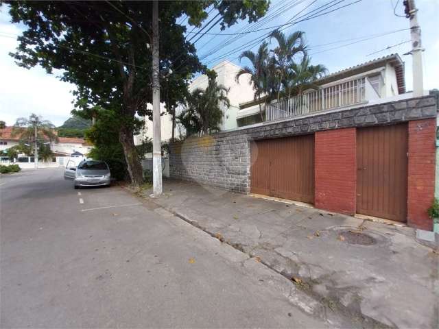 Casa com 4 quartos à venda em São Francisco - RJ