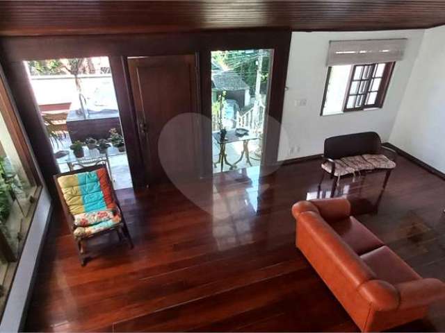 Casa triplex em condominio São Francisco Niterói RJ