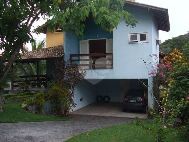 Casa com 5 quartos à venda em Badu - RJ