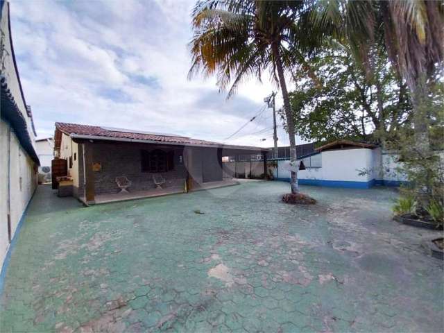 Casa térrea com 4 quartos à venda em Piratininga - RJ