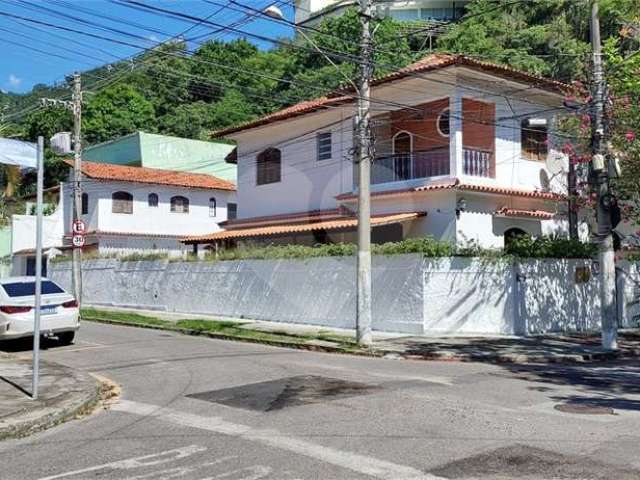 Casa com 5 quartos à venda em São Francisco - RJ