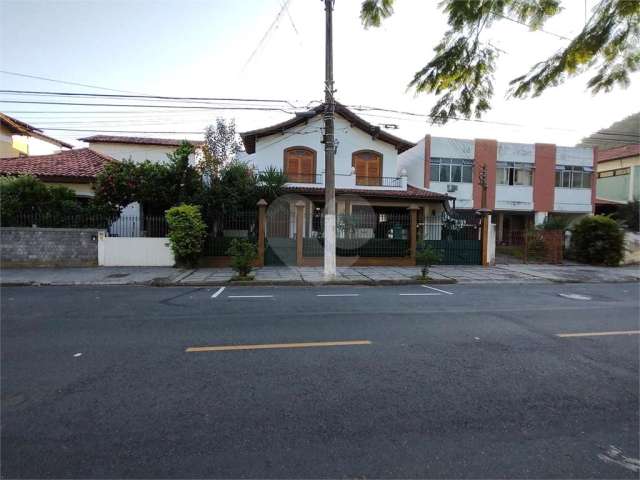 Casa com 5 quartos à venda em São Francisco - RJ