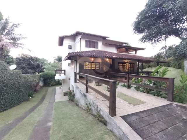 Casa duplex -condomínio alto padrão