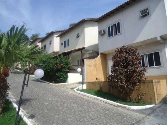 Casa com 3 quartos à venda em Badu - RJ