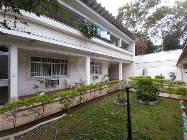 Casa com 6 quartos à venda ou para locação em São Francisco - RJ