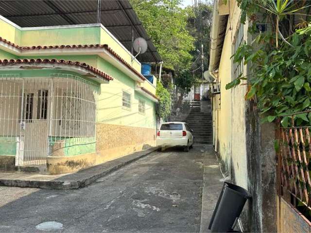 Casa de vila com 2 quartos à venda em Fonseca - RJ