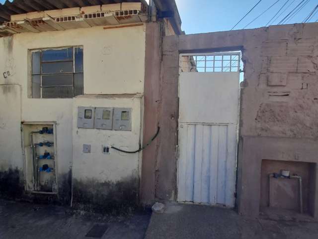 Lote 448m² com 1 casa e 4 com edículas