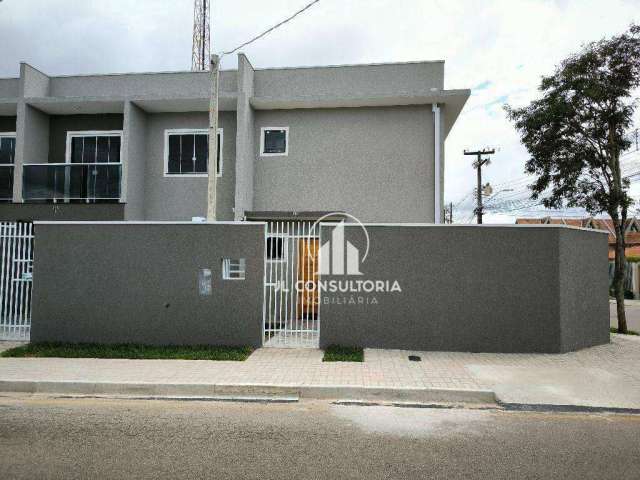 Sobrado de esquina com três quartos sendo uma suíte e amplo espaço de terreno próx, ao CAIC