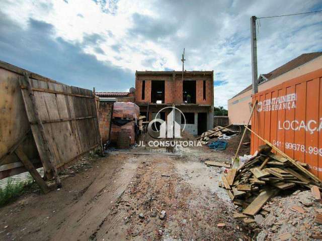 Sobrado em ótima localização no Vitória Regia - CIC com ótimo padrão de acabamento