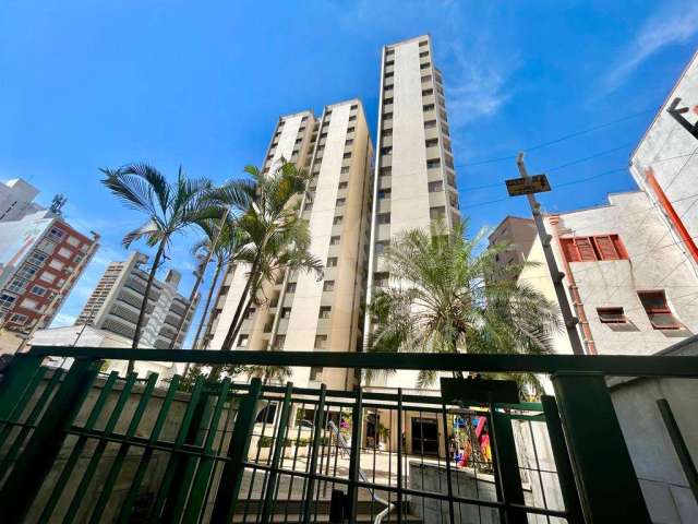 Apartamento com sacada a 2 min do Cambuí e do Bosque do Jequitibás em Campinas à venda