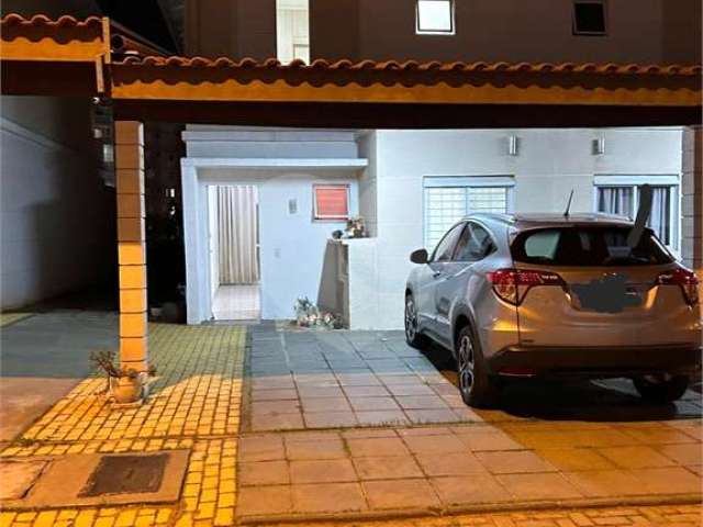 Sobrado em condominio fechado disponivelm para venda e locaçao. 3 dorm. 2 vagas de garagens