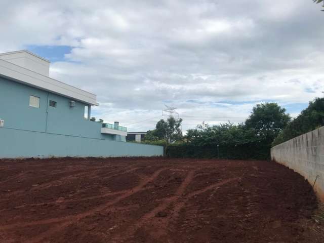 Terreno em Condomínio 18 x 45 c/Terraplenagem Pronta.Pronto p/Construir.