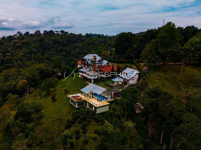 Casa à venda de Alto Padrão em Campos do Jordão vista para Pedra do Baú. Alto da Boa Vista | Campos do Jordão| SP