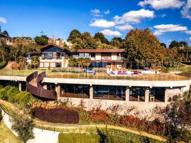 Condomínio Pedra Do Fogo Campos do Jordão. Casa de Condomínio à venda com Arquitetura e decoração Abbud Aguilar e Paisagismo Carlos Orsini. 6 suítes, heliponto, acadamia, piscina e vista para o vale