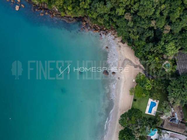 Casas de Condomínio à venda em Praia Domingas Dias, Ubatuba - SP. Casa à venda pé na areia, 1000m², 5 suítes, piscina, área gourmet e 6 vagas. Um dos condomínios mais requisitados de Ubatuba