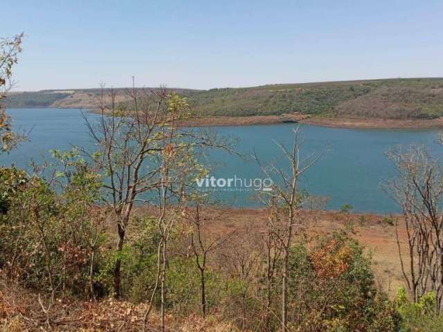 FAZENDA EM NOVA PONTE, 70 km de Uberlândia, 21,27 hectares, 1.770 margeando a represa de Nova Ponte. Vale a pena conferir