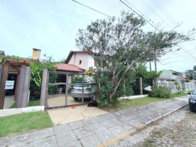 Casa com Excelente Localização em Capão Novo Posto 4