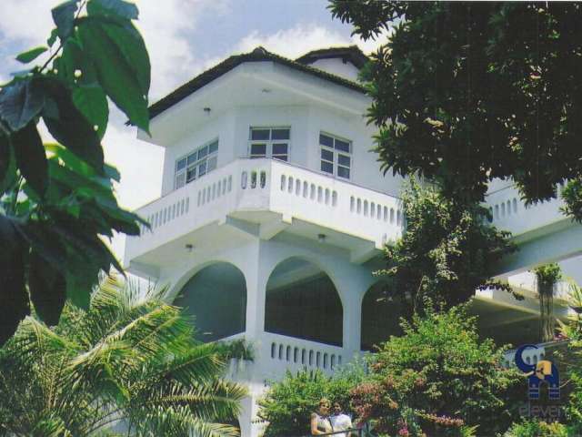 Casa para Venda em Salvador, Matatu, 5 dormitórios, 5 suítes, 8 banheiros, 6 vagas