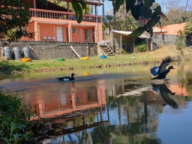 Maravilhosa chácara escriturada a venda no Bairro Canta Galo