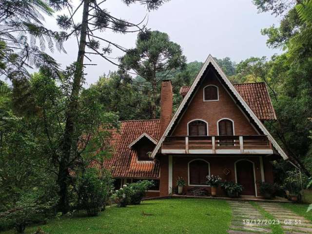 Casa para Venda em Santo Antônio do Pinhal, 2 dormitórios, 1 suíte, 3 banheiros