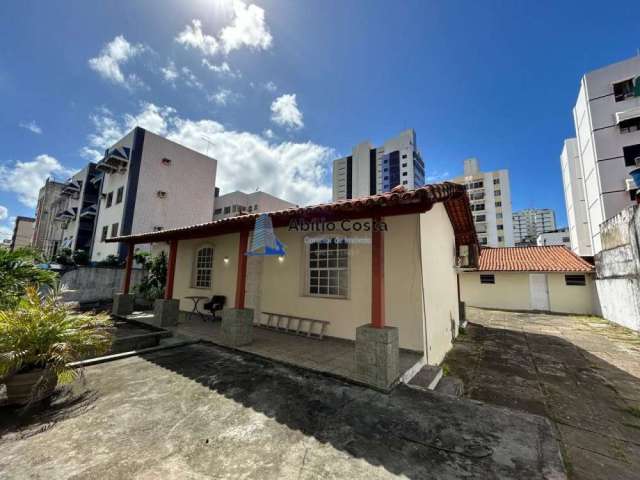 Excelente Casa de 650m² com piscina no Costa Azul.