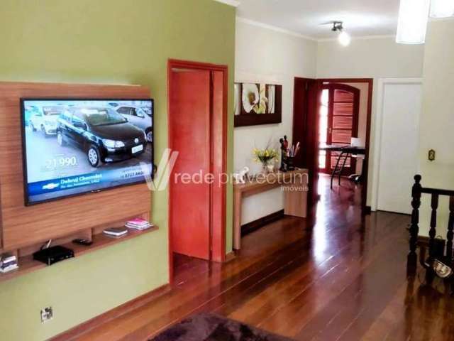 Casa com 3 quartos à venda na Regina Franciscatto Rosolen, 275, Jardim Aparecida, Campinas, 356 m2 por R$ 849.000