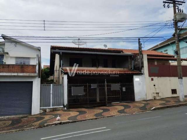 Casa com 3 quartos à venda na Rua Doze de Outubro, 566, Vila Santana, Valinhos, 278 m2 por R$ 750.000