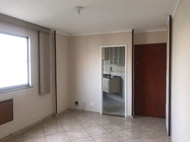 Alugo Apt 50m2, Cond R$460 IPTU R$65! - Apartamento