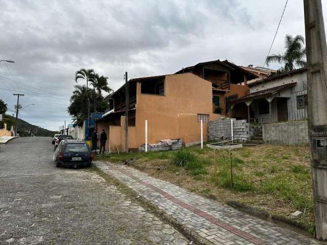 Terreno a 550m da praia de Bombas/Bombinhas