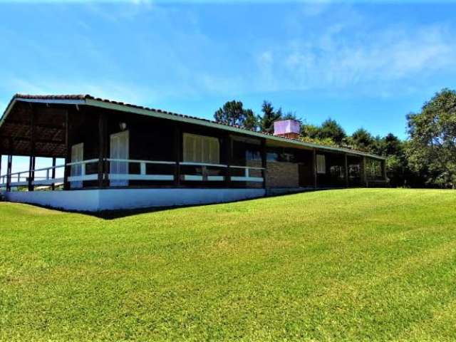 Sitio em Luiz Carlos (Guararrema) em condomínio fechado.