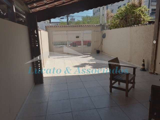 Casa terrea geminada na Aviação, Praia Grande SP, sendo 02 dormitorios, 01 suite, 01 banheiro, 01 sala, 01 cozinha, 04 vagas, quintal nos fundos com c