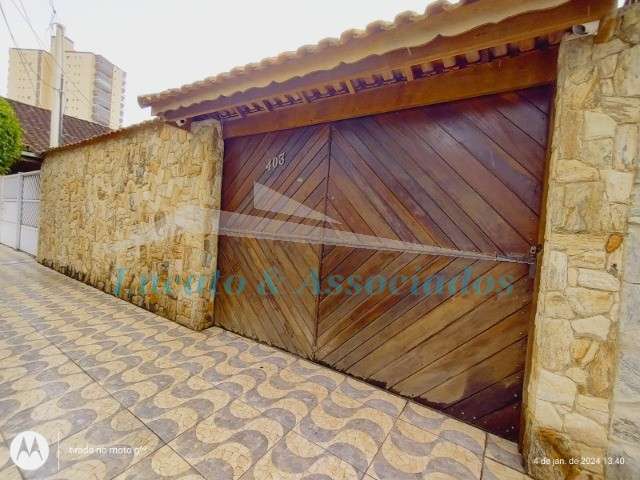 Casa residencial para Venda Guilhermina, Praia Grande SP 03 dormitórios sendo 01 suíte,  sala, quarto, WC,  área de serviço e 4 vagas de garagem.