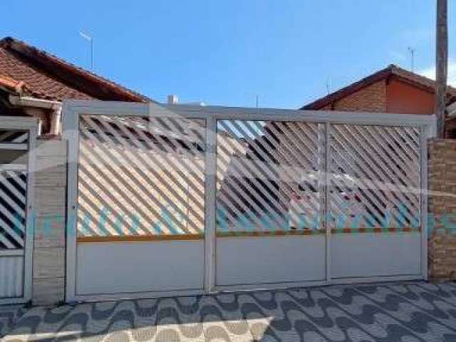 Casa à venda em Praia Grande-SP, bairro Real: 2 quartos, 1 suíte, 1 sala, 2 banheiros, 2 vagas de garagem, 100m² de área.