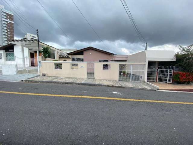 Casa com 3 quartos para alugar no Dom Pedro I, Manaus , 300 m2 por R$ 3.000