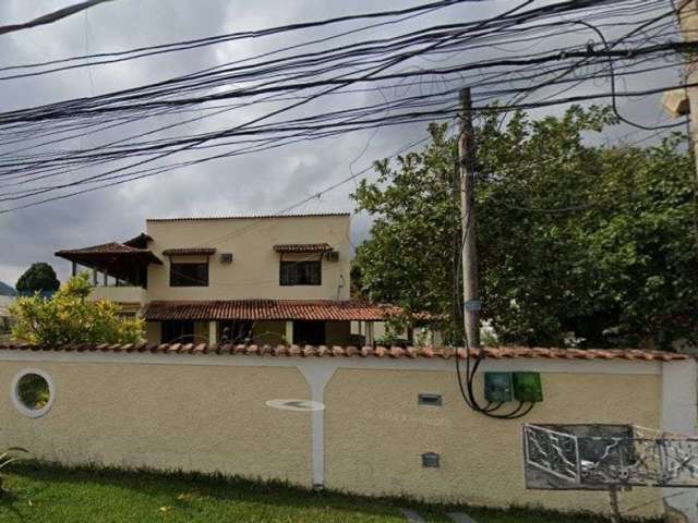 Casa com terreno 2400m2 em Campo Grande - Rio de Janeiro - RJ