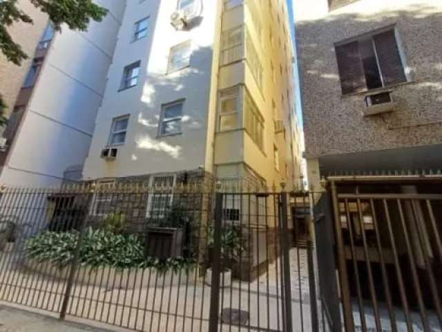 Excelente apartamento reformado 03 quartos em Copacabana