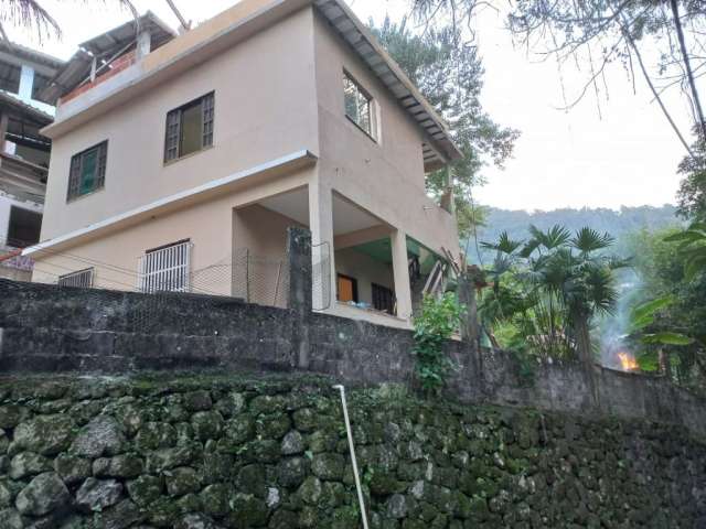 Alugo Casa com 02 Quartos em Caetés - Angra dos Reis