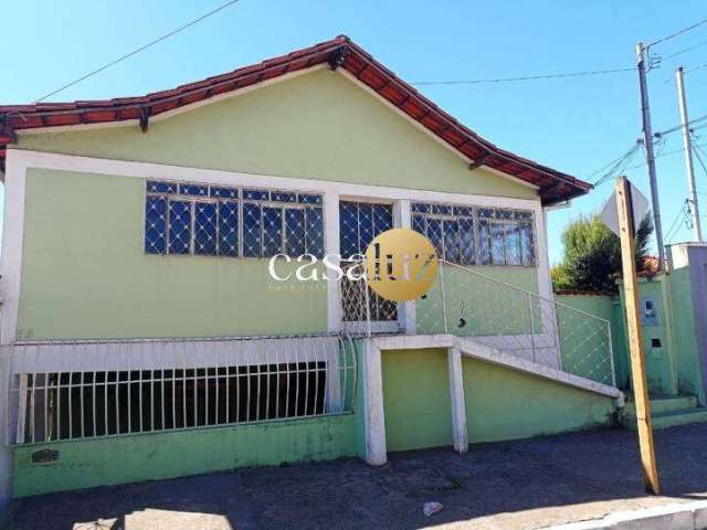 Casa localizada no centro/ Sarzedo