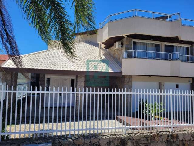 Linda e ampla casa a venda a poucos metros do mar : Canto grande, Bombinhas-SC