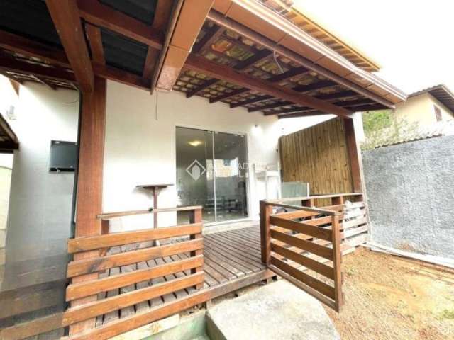 Casa em condomínio fechado com 3 quartos para alugar na Rua Mar do Leste, 525, Rio Tavares, Florianópolis, 200 m2 por R$ 5.900