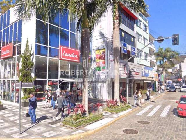 Sala comercial à venda no Centro, Nova Friburgo  por R$ 485.000