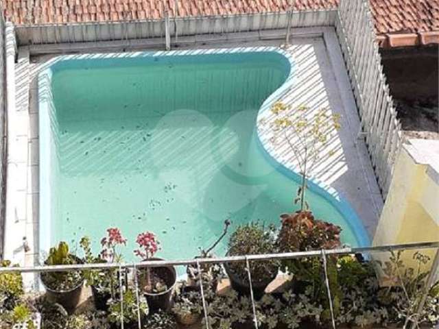 Sobrado com 165m2 em santana, 3 dormitórios, sala ampla, 2 banheiros, piscina e 2 vagas