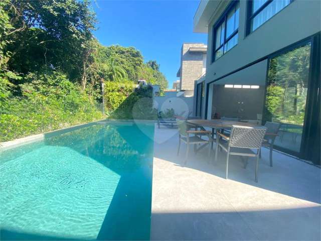 Casa com 6 quartos à venda em Riviera - SP