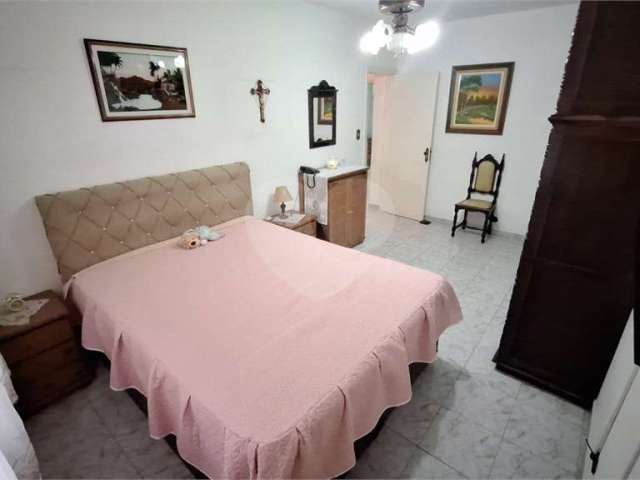 Apartamento com 3 quartos à venda em Embaré - SP