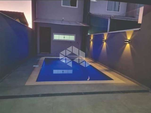 Ecxelente GEMINADO COM 3 QUARTOS, PISCINA, SACADA no Petrópolis